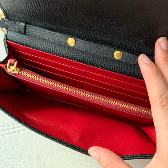 Prada saffiano wallet on chain black - Picture 4 of 4